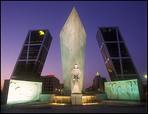 Image of the Kio Towers, Puerta de Europa.